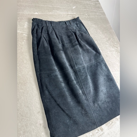 Vintage Black Leather Suede Pencil Skirt size 2/25 Chaus Straight Petite Women's - Picture 3 of 12
